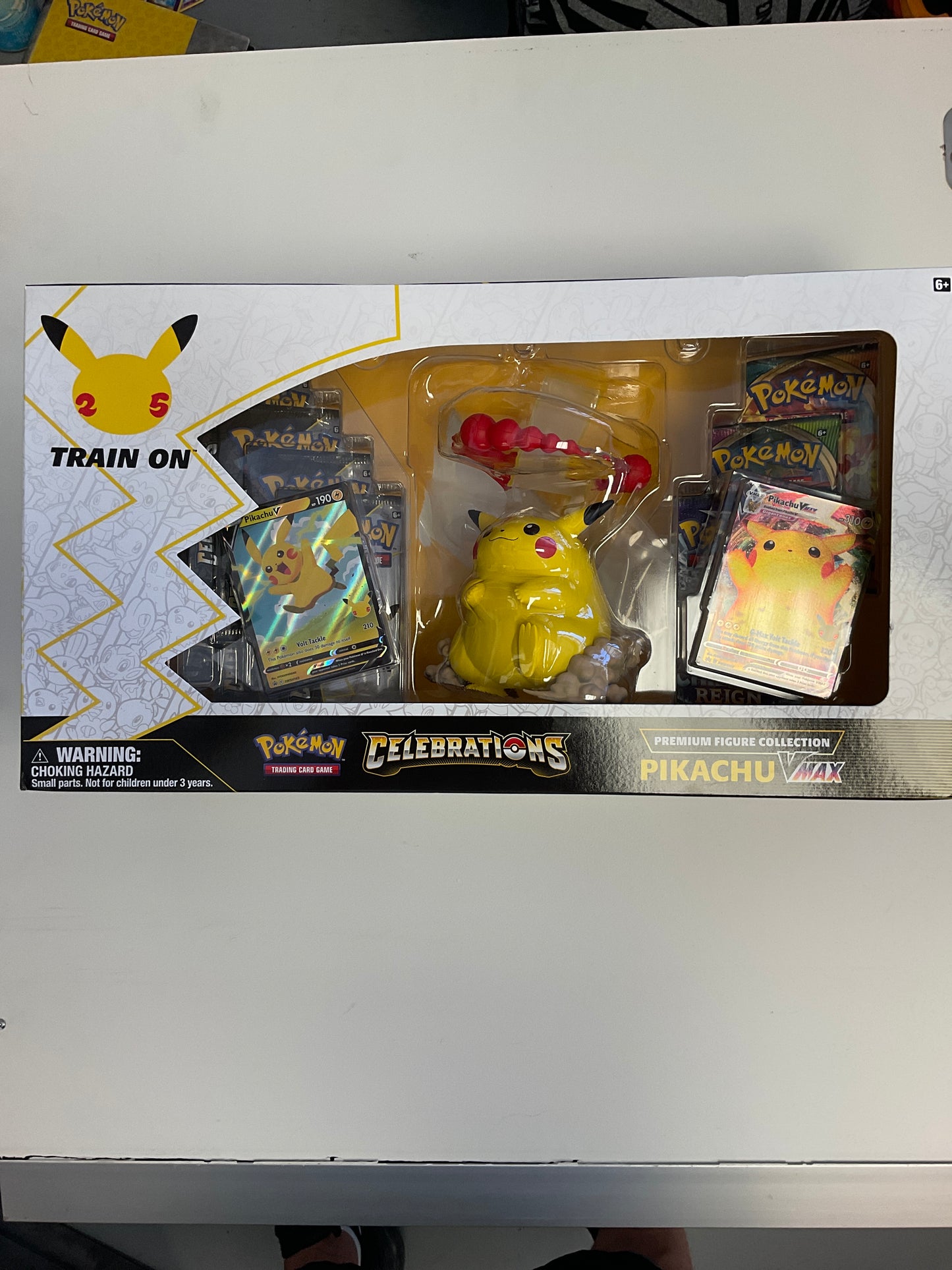 Pokémon Celebrations pikachu v max